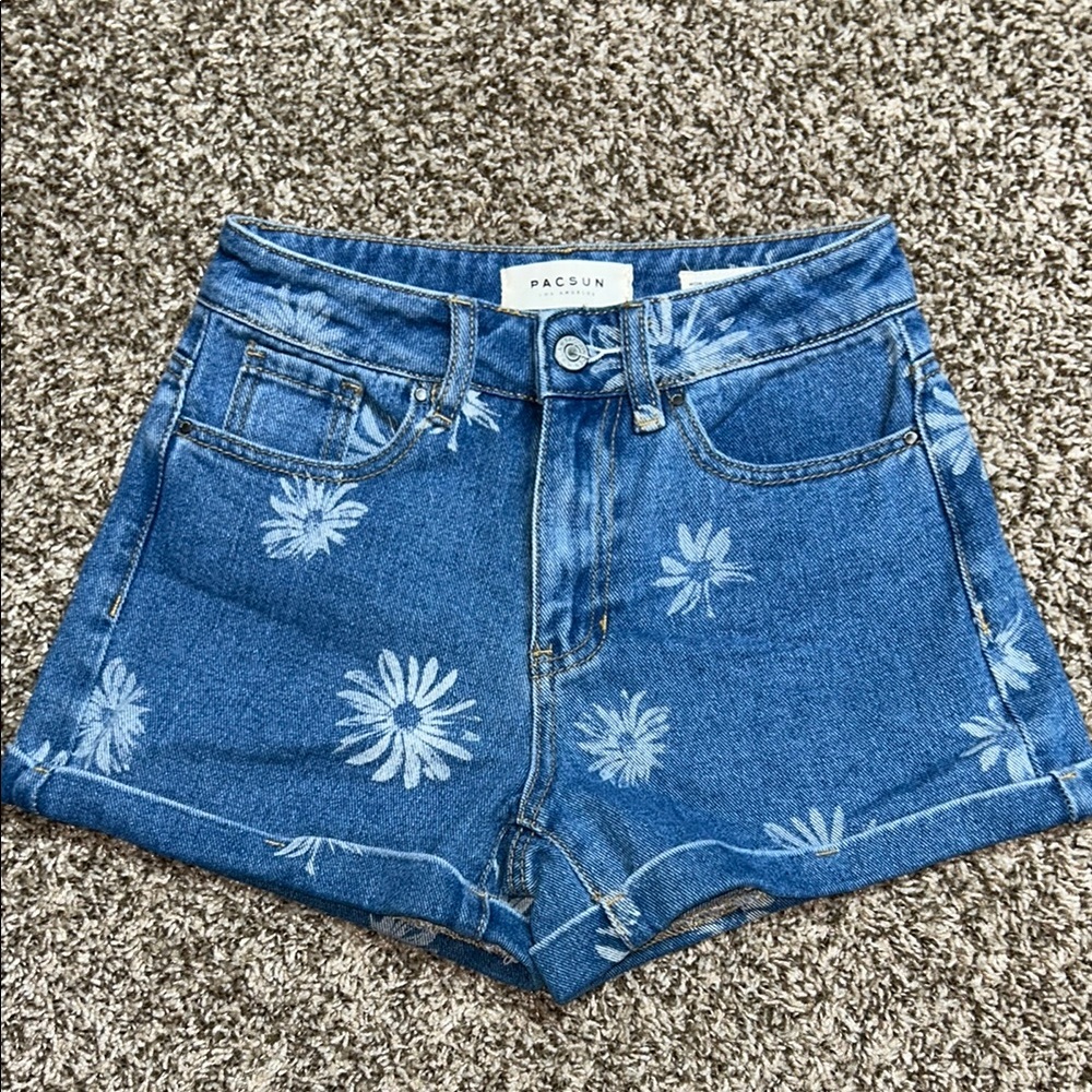 ♡ PacSun blue denim daisy shorts